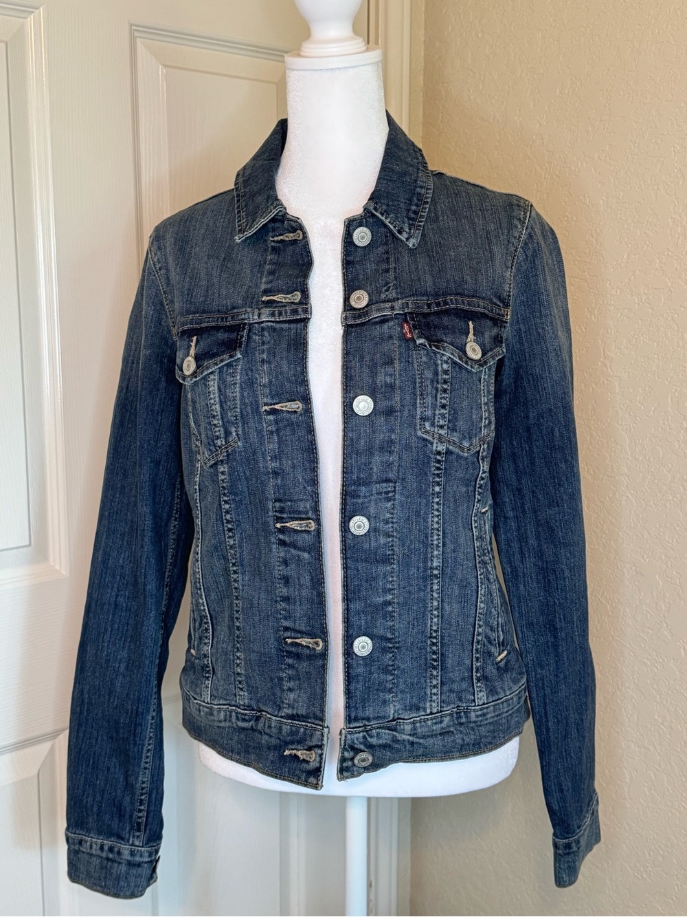 Levi's Women's Dark Blue Denim Jacket Size Small